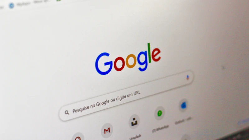 E-ticaret SEO çalışması için bilgisayar ekranında açık Google arama sayfası